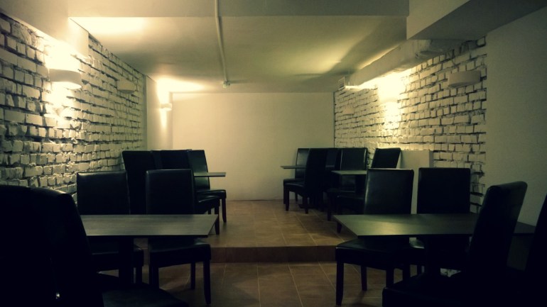 Tak - na razie - wygląda jedna z sal restauracji, która zostanie otwarta w najbliższym czasie